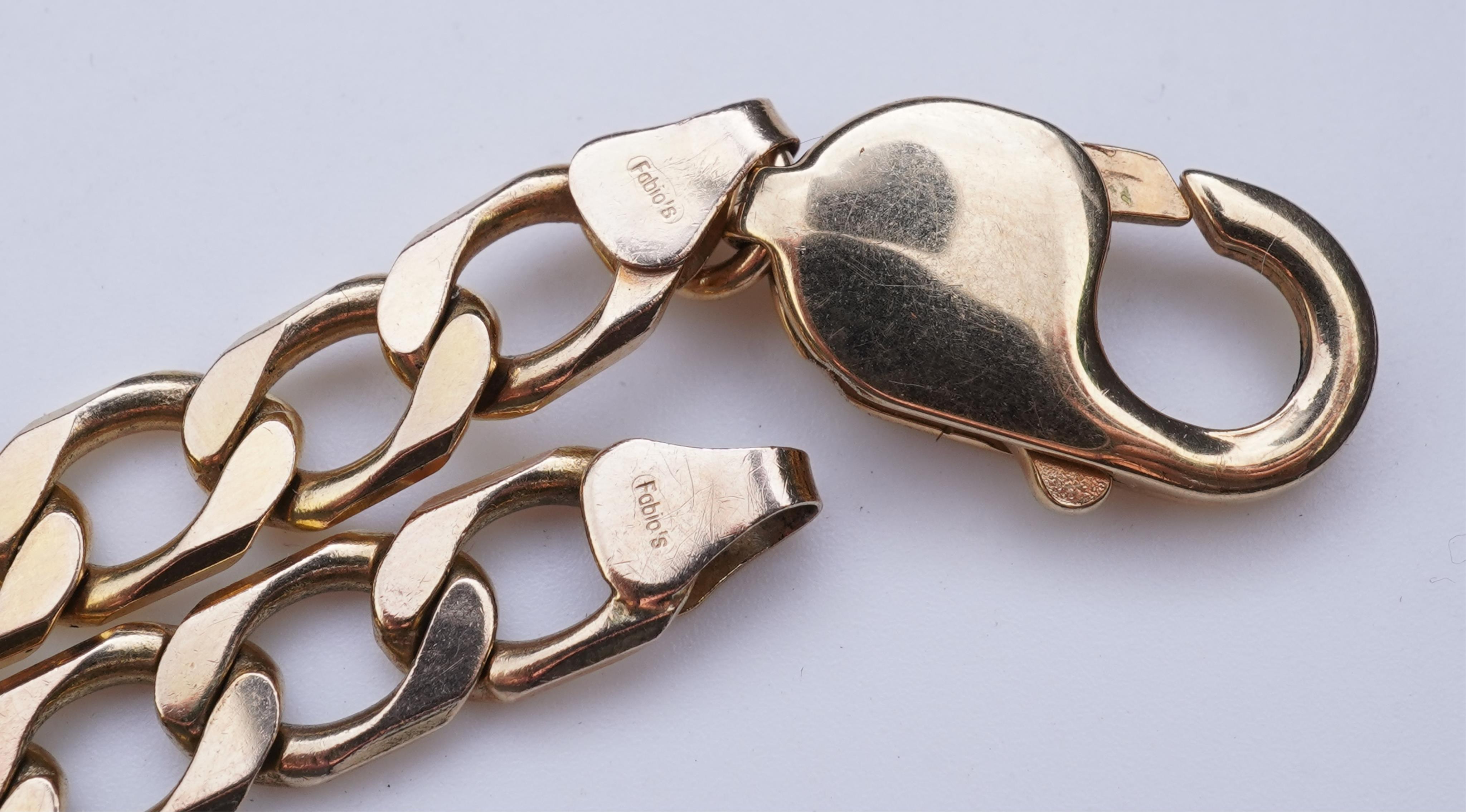 A gold chain necklace